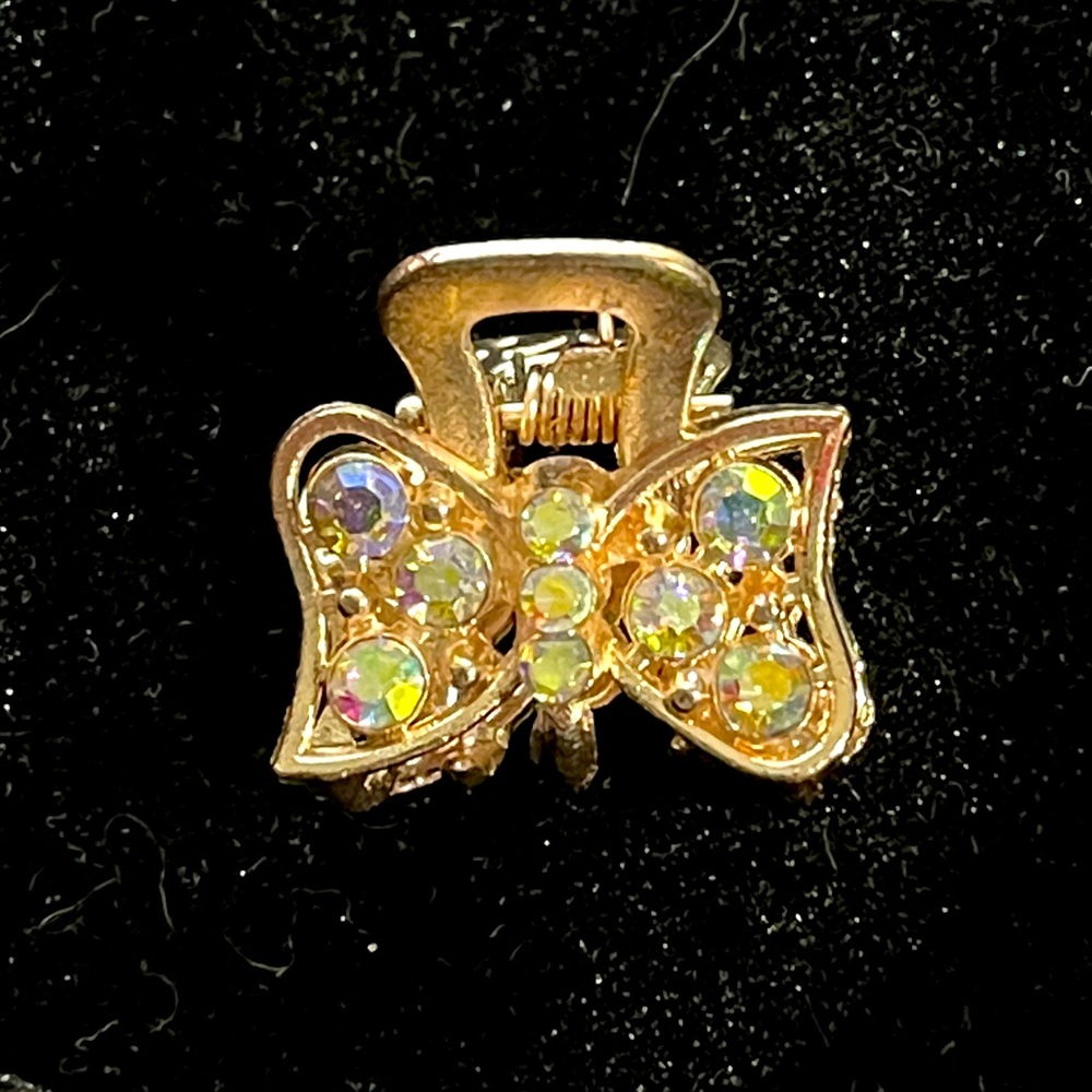 Metal hair clip with iridescent crystals